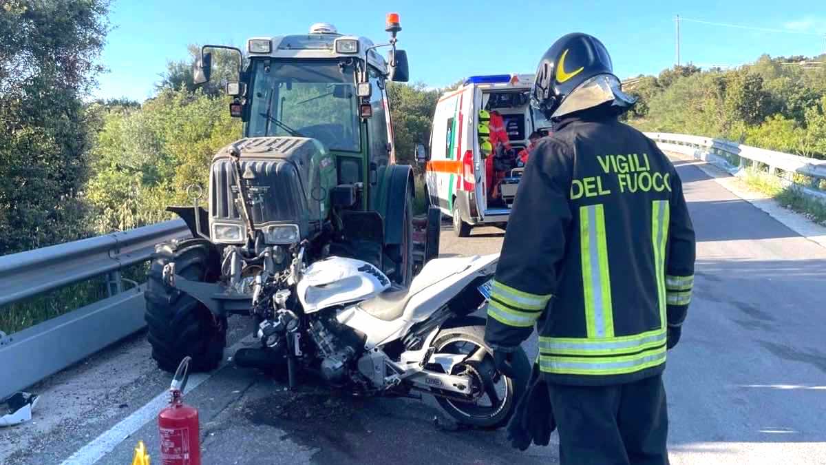 Scontro tra moto e mezzo agricolo sulla strada per Padru: un ferito ...